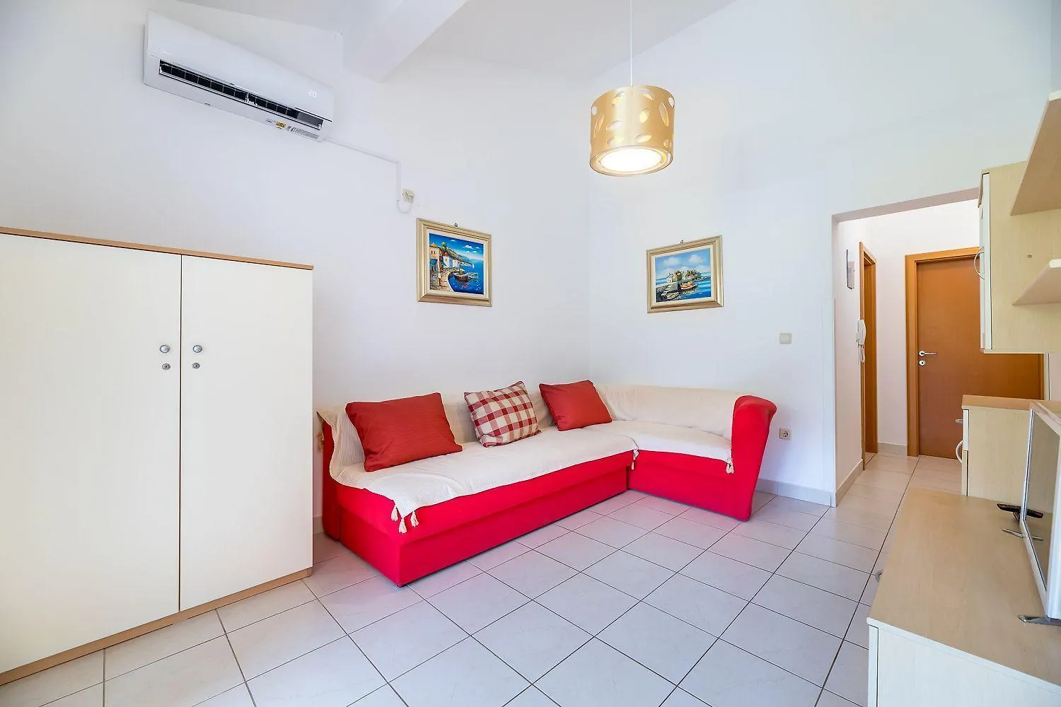 Moderne Unterkunft Nur 450 Meter Zum Meer Baska  Croatia