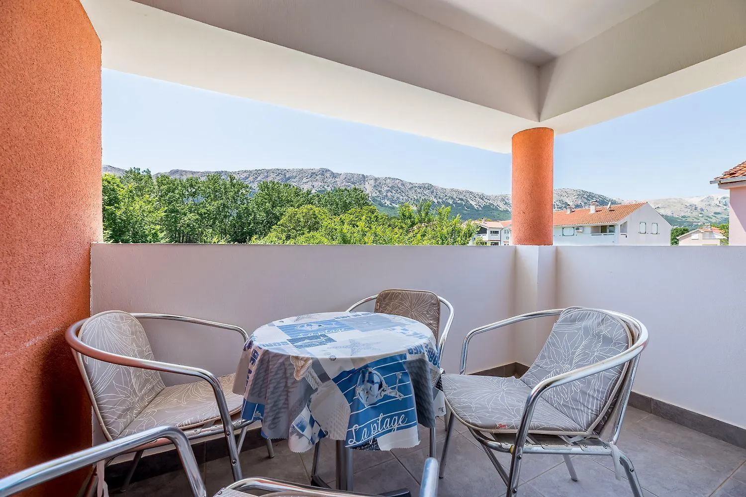 Apartment Moderne Unterkunft Nur 450 Meter Zum Meer Baska